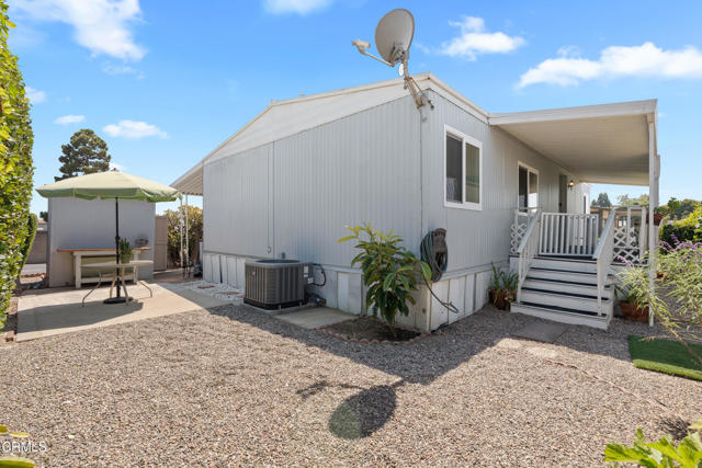 262 Gershwin Lane, Ventura CA: https://media.crmls.org/mediaz/3e38c4e7-1370-4d2e-a905-08a744b71cca.jpg