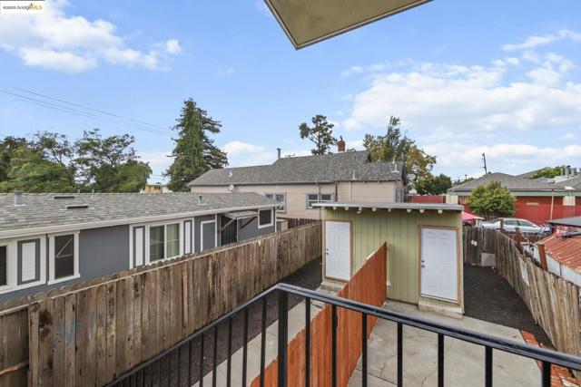 1311 87Th Ave, Oakland CA: https://media.crmls.org/mediaz/3e38d188-9024-4426-8ce7-5337b3c29b0a.jpg