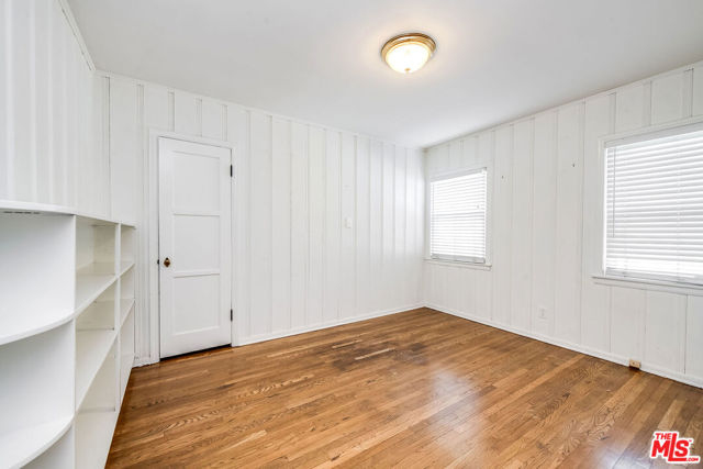 1100 N Ontario Street, Burbank CA: https://media.crmls.org/mediaz/3e39365e-5c09-4614-a828-b106d3abd8ab.jpg