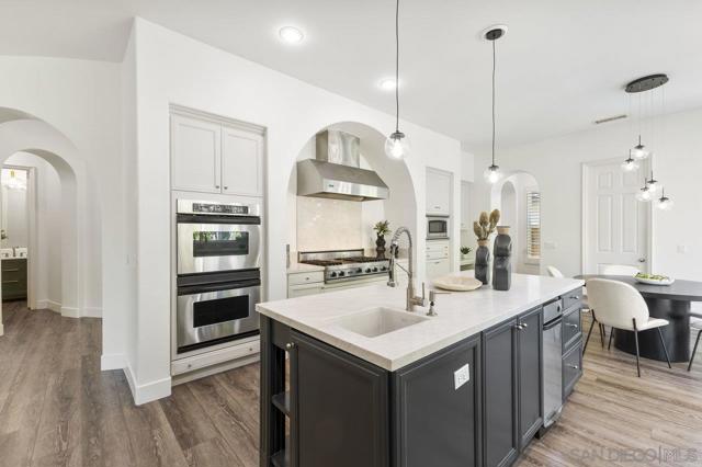 11649 Thistle Hill Pl, San Diego CA: https://media.crmls.org/mediaz/3e399e25-1ae0-4d79-bfcf-f782f843c08b.jpg