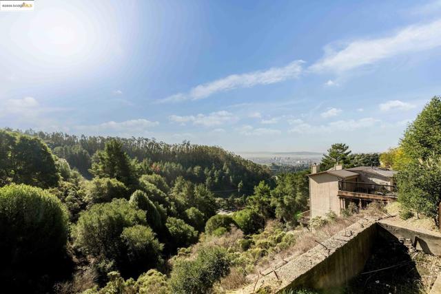 0 Tunnel Rd, Oakland CA: https://media.crmls.org/mediaz/3e3a56ba-9176-4998-927f-2b221fd93fa9.jpg