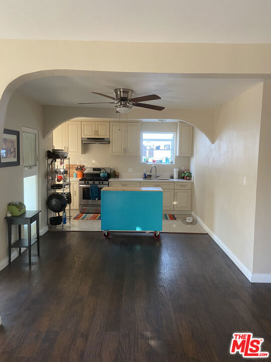 907 E 81st Street, Los Angeles CA: https://media.crmls.org/mediaz/3e3a60df-03ac-4ce8-b149-af23b9c31c08.jpg