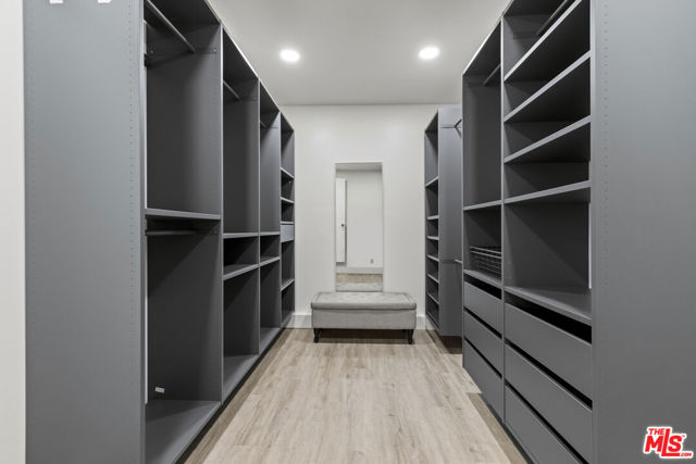 10914 Mcvine Avenue, Sunland CA: https://media.crmls.org/mediaz/3e3ba340-9170-4e2e-9979-cd8d7dc506d0.jpg