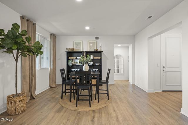 2870 Wagon Wheel Road, Oxnard CA: https://media.crmls.org/mediaz/3e3cdd68-31f5-4a8e-b2fe-0392d123be86.jpg