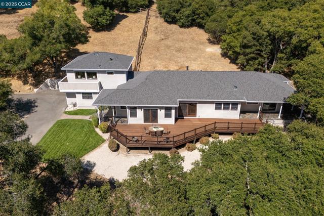 3981 Amyx Ct, Hayward CA: https://media.crmls.org/mediaz/3e3cebeb-5547-431e-9f81-7ca1462deb61.jpg