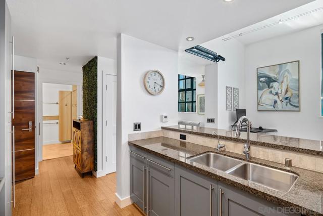 700 W E St, San Diego CA: https://media.crmls.org/mediaz/3e3d36d1-a772-444d-a9ea-f7721e308d8c.jpg