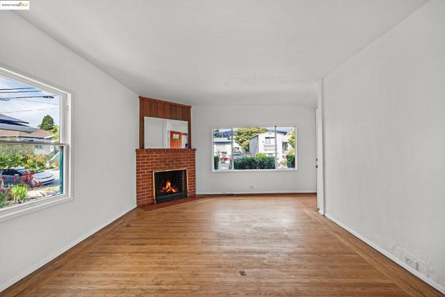 Image 6 of 31 For 532 Talbot Ave