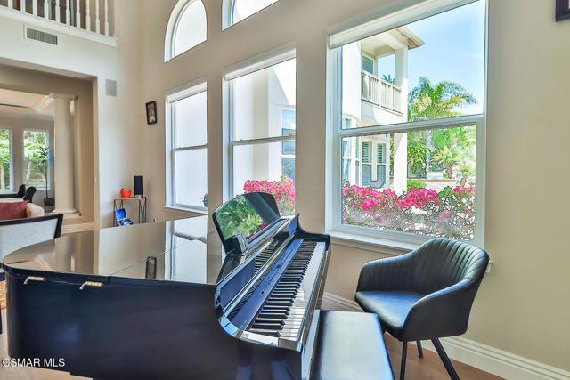 164 Via Sandra, Newbury Park CA: https://media.crmls.org/mediaz/3e3dd98f-27df-4771-9f25-ece52c63827c.jpg