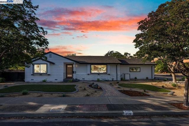 4374 Emory Way, Livermore CA: https://media.crmls.org/mediaz/3e3dde3d-9d67-454c-90ec-a4dac40fce2f.jpg