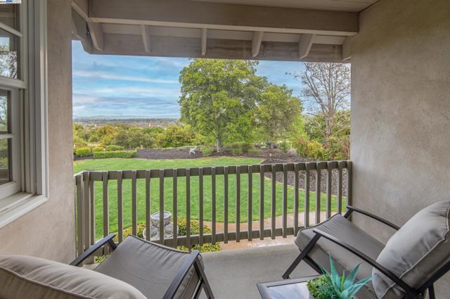 3029 Alburni Ct, Pleasanton CA: https://media.crmls.org/mediaz/3e3dea4c-990c-4a76-bafc-d1c1a5dd6e26.jpg