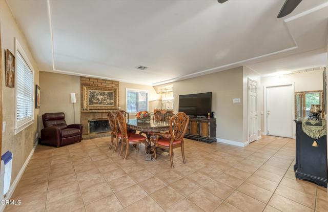 Detail Gallery Image 19 of 70 For 652 Stonebrook St, Simi Valley,  CA 93065 - 4 Beds | 2/1 Baths