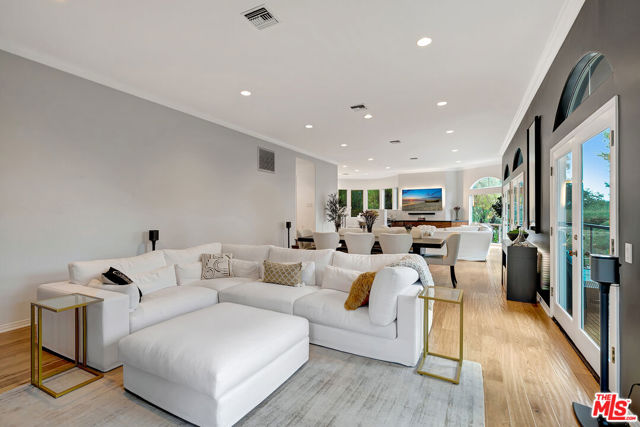4102 Cachalote Street, Woodland Hills CA: https://media.crmls.org/mediaz/3e3e236a-ae24-46f0-be26-d29b618a4376.jpg