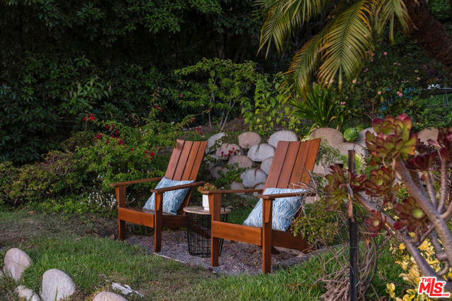 2174 Alcyona Drive, Los Angeles CA: https://media.crmls.org/mediaz/3e3eb016-4e71-4e1f-979b-7e8edebf5bb3.jpg
