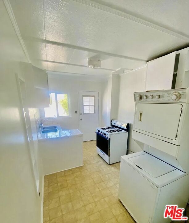 3734 Sawtelle Boulevard, Los Angeles CA: https://media.crmls.org/mediaz/3e3ec8e1-b711-4462-bfdd-0c7091bf189f.jpg