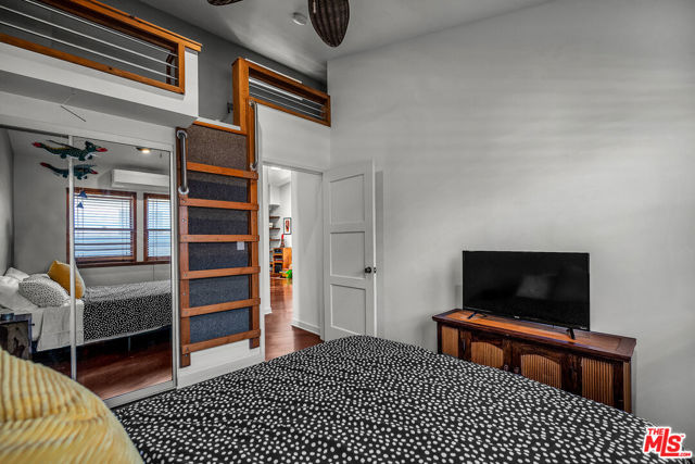 4450 Campbell Drive, Los Angeles CA: https://media.crmls.org/mediaz/3e3ef831-2a47-4d70-b59e-64ac47464107.jpg