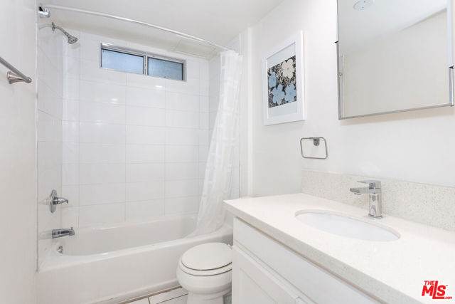 110 N Barrington Avenue, Los Angeles CA: https://media.crmls.org/mediaz/3e3f07b0-8e9a-4710-a39f-a24121526413.jpg
