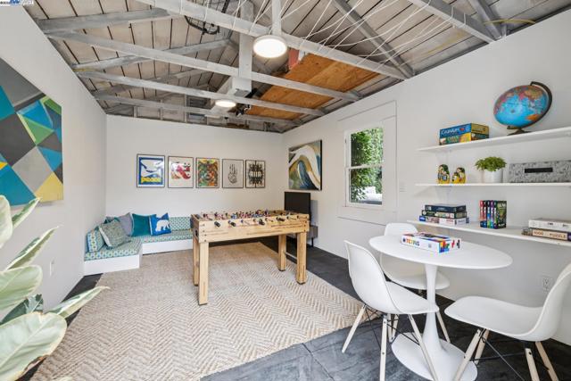 6040 LAWTON AVENUE, Oakland CA: https://media.crmls.org/mediaz/3e406476-a7c1-4ab4-977a-c8e23d694d61.jpg