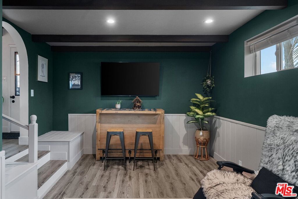 https://media.crmls.org/mediaz/3e40a18b-e6ff-4e0a-bc66-8fa41cbeb25a.jpg?preset=X-Large