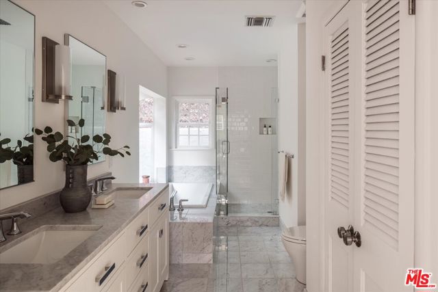 5657 Valley Oak Drive, Los Angeles CA: https://media.crmls.org/mediaz/3e40ba0d-8687-4237-a0c5-c689c1e04e19.jpg