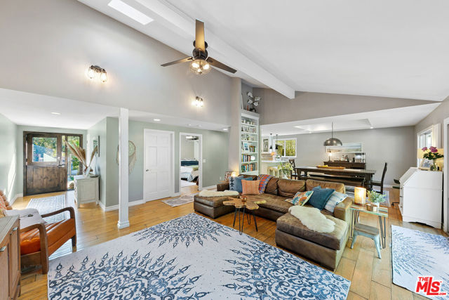 30603 El Sueno Drive, Malibu CA: https://media.crmls.org/mediaz/3e40d033-8730-4a23-873c-7d91325583cb.jpg