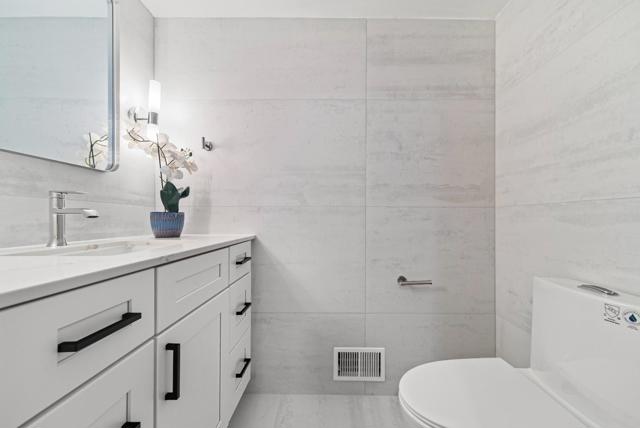 536 Sand Hill Circle, Menlo Park CA: https://media.crmls.org/mediaz/3e4111b8-69dd-4e7c-9950-877690a81744.jpg