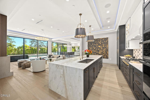 4828 Oakwood Avenue, La Canada Flintridge CA: https://media.crmls.org/mediaz/3e414771-ac88-4fdd-b7bb-11f3a4161709.jpg