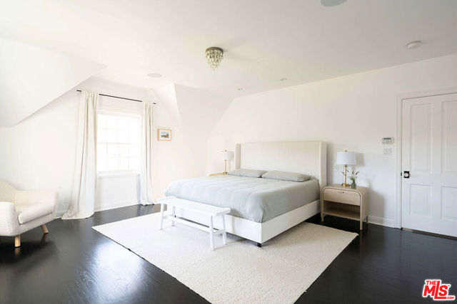10736 Le Conte Avenue, Los Angeles CA: https://media.crmls.org/mediaz/3e41afbd-ac02-4e64-be4b-898415c1b444.jpg
