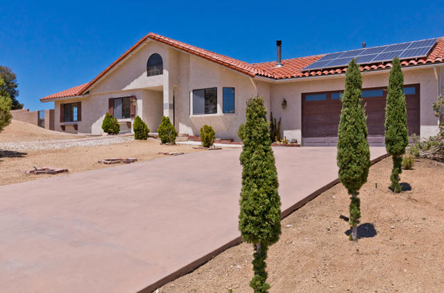 55710 Free Gold Dr Drive, Yucca Valley CA: https://media.crmls.org/mediaz/3e420aa4-39a0-4906-81ae-671e5b232ad6.jpg