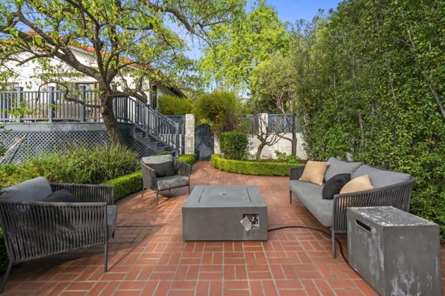 1365 Edgewood Road, Redwood City CA: https://media.crmls.org/mediaz/3e4275a9-79c1-4bb5-860a-7205e9bcb435.jpg