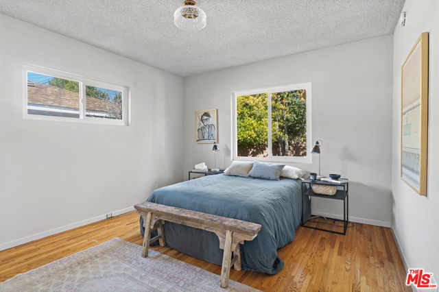 4242 Grand View Boulevard, Los Angeles CA: https://media.crmls.org/mediaz/3e42815c-270e-4d9e-9cc3-1bd36b9b8e61.jpg