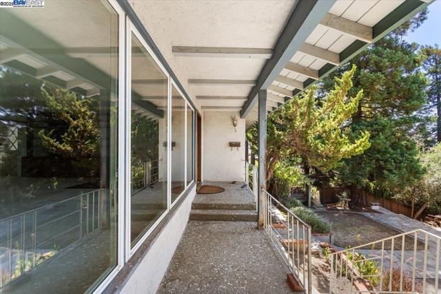 3491 Middleton Ave, Castro Valley CA: https://media.crmls.org/mediaz/3e428949-3cef-4a00-b7c7-f7c5669e6420.jpg