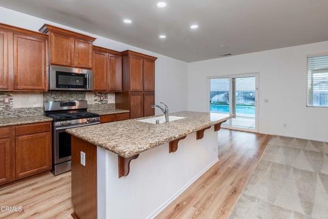 10909 Rainwater Lane, Bakersfield CA: https://media.crmls.org/mediaz/3e42ac19-d861-4db8-8fd1-b5d7e1fa0d35.jpg