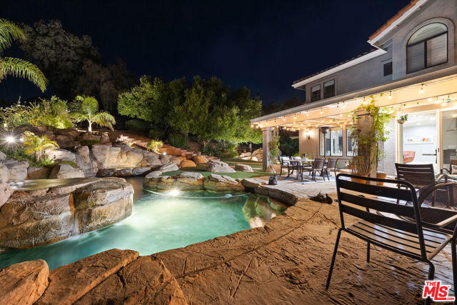 2084 Hopewell Court, Thousand Oaks CA: https://media.crmls.org/mediaz/3e433276-399d-4d82-84d1-4f19bfd4c14b.jpg