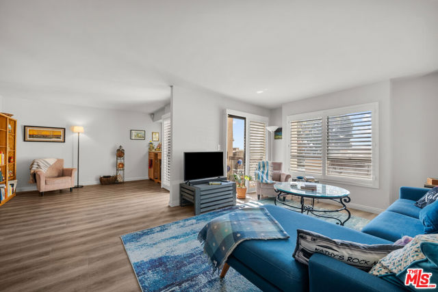 712 Vallejo Villas, Los Angeles CA: https://media.crmls.org/mediaz/3e43afc9-5260-4df6-88ec-2896084a72c2.jpg