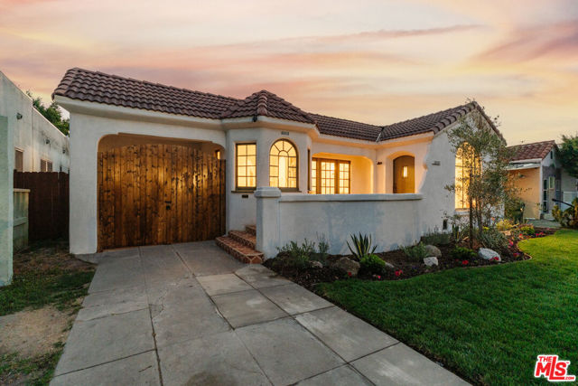 3029 S Norton Avenue, Los Angeles CA: https://media.crmls.org/mediaz/3e43edfb-691e-40c2-b32e-f642adecbf14.jpg