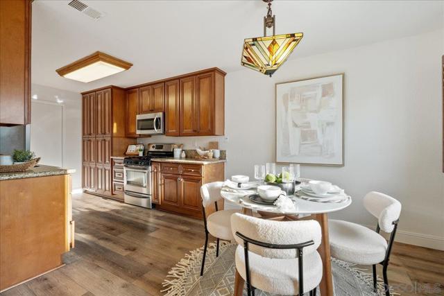 721 Buena Tierra Way, Oceanside CA: https://media.crmls.org/mediaz/3e446058-4bc7-406b-acad-bda8db6fb9ba.jpg