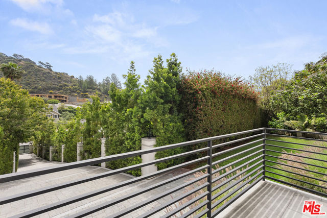 1739 San Ysidro Drive, Beverly Hills CA: https://media.crmls.org/mediaz/3e44a23b-6360-4431-9825-fae4652d9bef.jpg