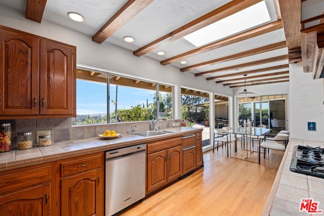 Drew Fenton | 2200 Jeffersonia Way Los Angeles CA | MLS: 7413502