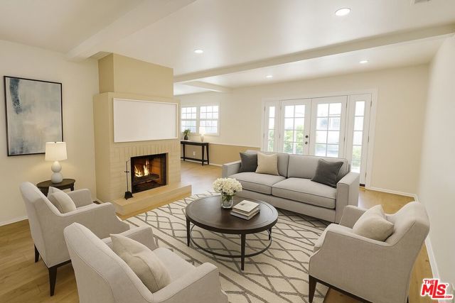 7465 N Forbes Avenue, Lake Balboa CA: https://media.crmls.org/mediaz/3e457384-7b72-44df-bf42-7b077b45eba5.jpg