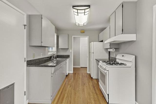 1638 Tyler Park Way, Mountain View CA: https://media.crmls.org/mediaz/3e46071c-de69-46e4-8dc6-c0d08c067241.jpg