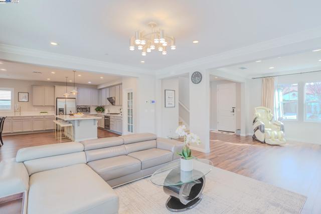 2239 Jessica Way, Tracy CA: https://media.crmls.org/mediaz/3e468c2d-e6cd-4c84-b25c-8c8ba5d22c23.jpg