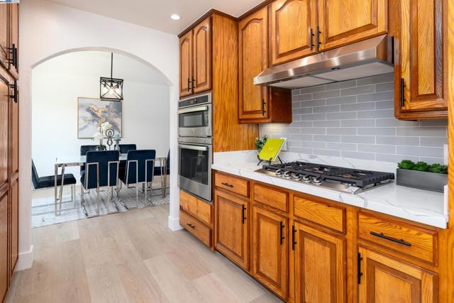 4406 Sugarland Ct, Concord CA: https://media.crmls.org/mediaz/3e46b668-274d-4c3e-8db2-95fa12a489a6.jpg