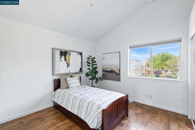 30300 Meridien Cir, Union City CA: https://media.crmls.org/mediaz/3e46d4f4-9070-4897-b71a-f99386cef192.jpg