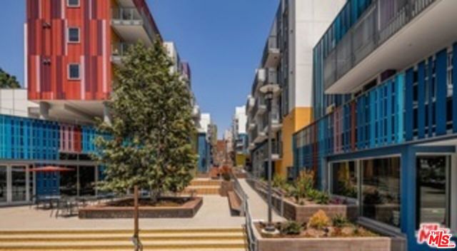 555 Spring Street, Los Angeles CA: https://media.crmls.org/mediaz/3e470382-91e4-4053-8acf-24f6b12dad65.jpg