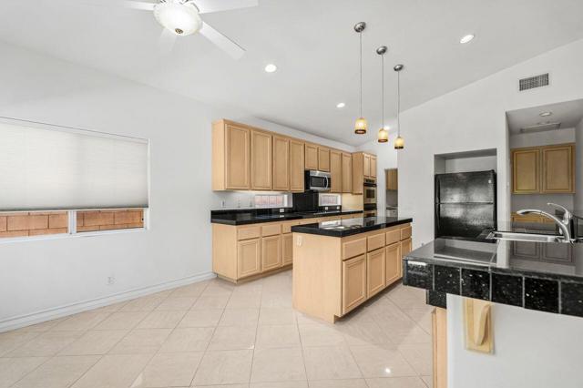 80222 Spanish Bay Drive, Indio CA: https://media.crmls.org/mediaz/3e4721b9-bcee-443e-b693-9abfd21b7ea2.jpg