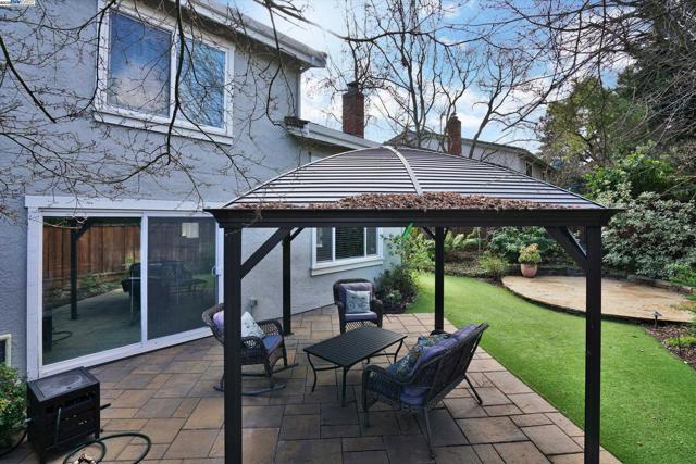 30 San Vicente Ct, Danville CA: https://media.crmls.org/mediaz/3e472761-f876-464c-ac2c-60406e9a5540.jpg