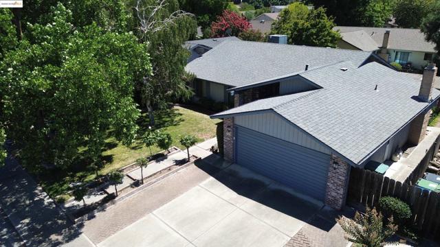 3124 Estate Dr, Stockton CA: https://media.crmls.org/mediaz/3e47b872-b509-4a4d-8eb1-1c2795425d9b.jpg
