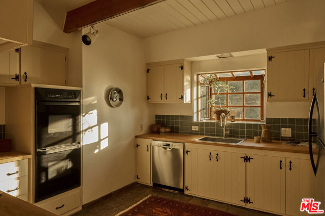 2774 Woodstock Road photo 10
