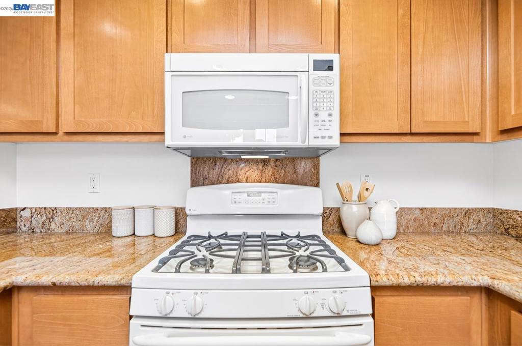 https://media.crmls.org/mediaz/3e49f762-0c3a-4659-b59d-79c6a9357442.jpg?preset=X-Large