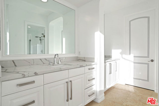 5309 Louise Avenue, Encino CA: https://media.crmls.org/mediaz/3e4a0601-c3d7-410a-886d-ae374c626bec.jpg